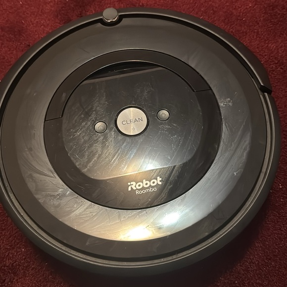 Roomba Robot vacuum - Picture 2 of 4